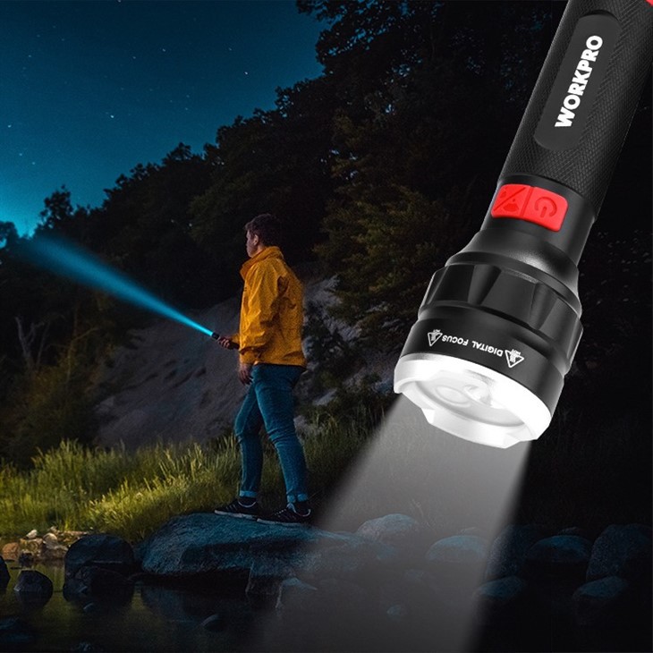 750LM Digital Focusing Rechargeable Aluminium Flashlight